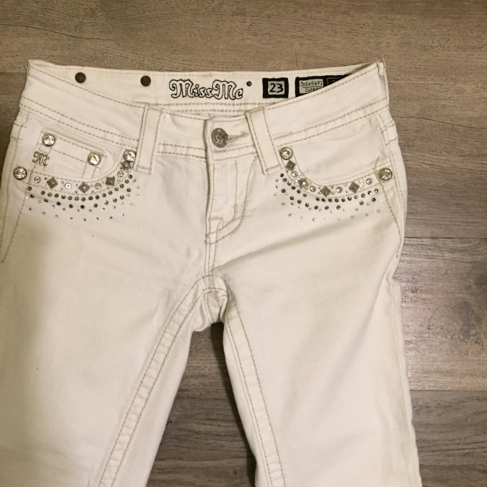 Miss Me White Capri Jeans Sz. 23